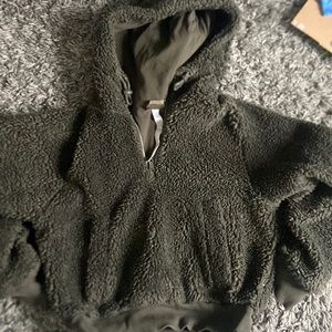 Super cute green lulu lemon top